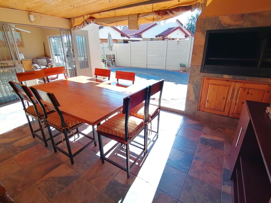 5 Bedroom Property for Sale in Fichardt Park Free State